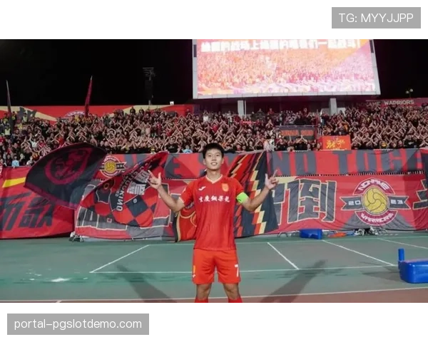 向余望机敏补射斩获中超生涯首球，重庆铜梁龙2-0完胜深圳新鹏城